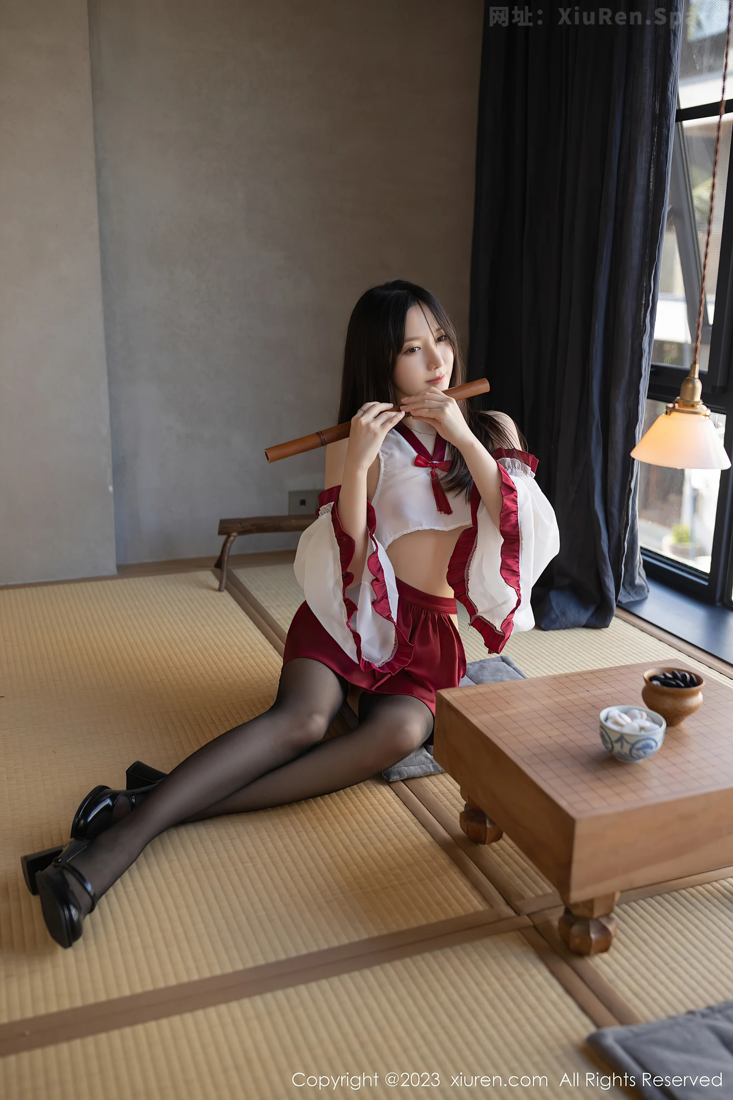 图片[4]-[XiuRen秀人网]2023.04.14 VOL.6579 鱼子酱Fish 白色透视情趣上衣与红色短裙加黑丝美腿性感私房写真集-秀人网官方网站